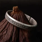 Ppxstar model hand wearing esclava bracelet | people ​planet  x star